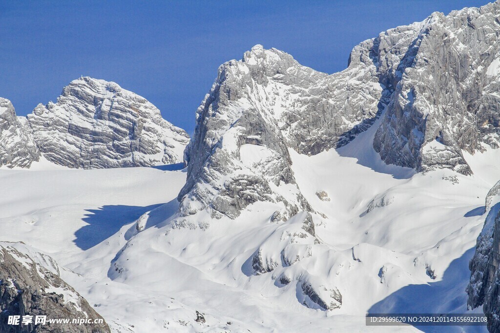 雪山  