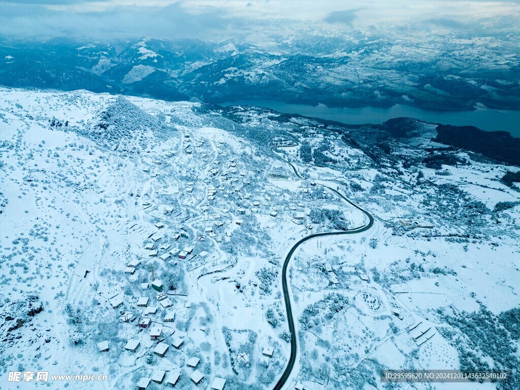 雪山  