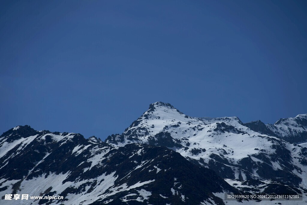 雪山  