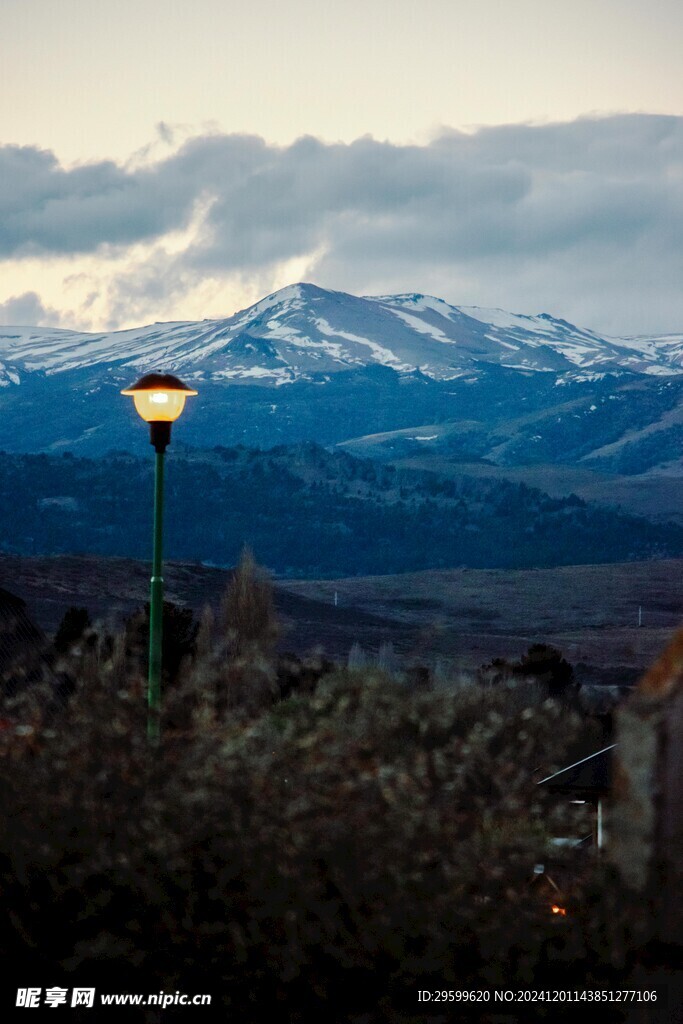 雪山  