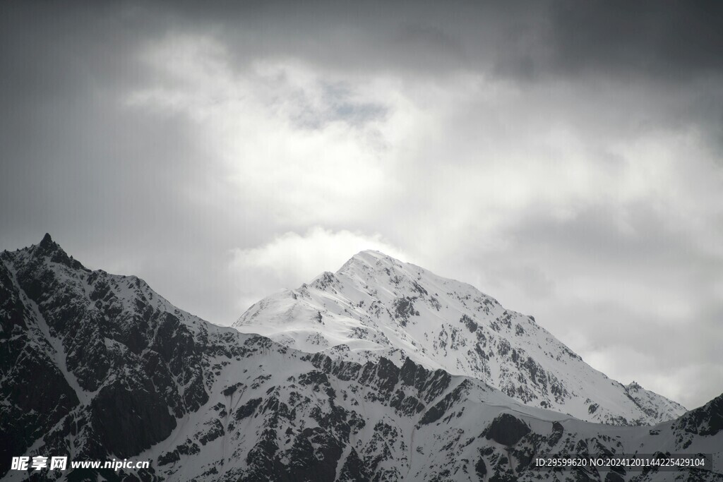 雪山  