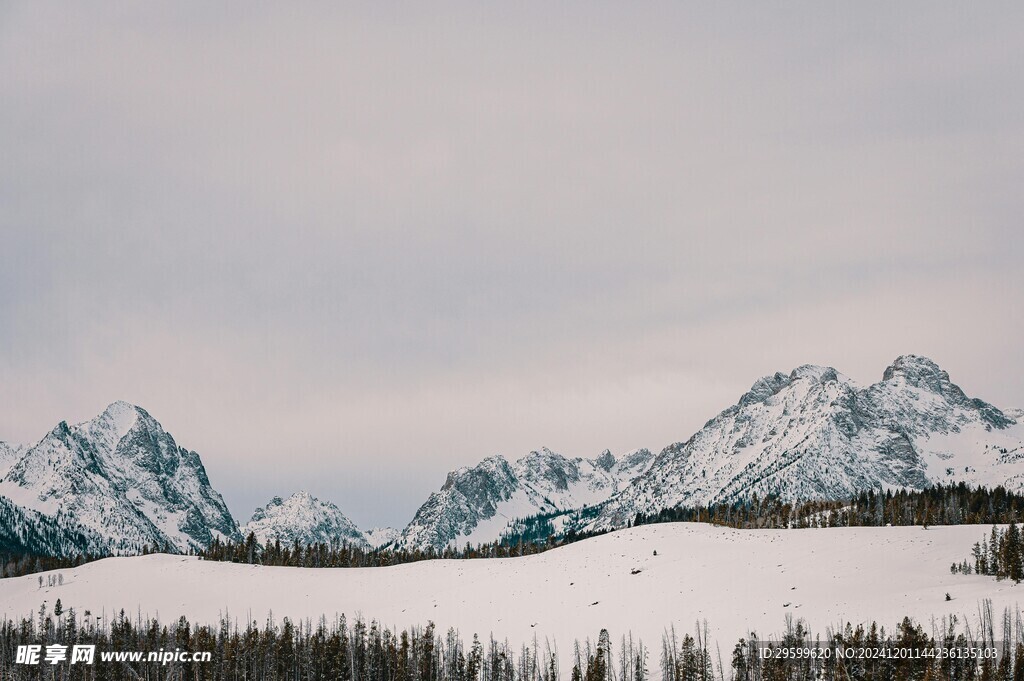 雪山  