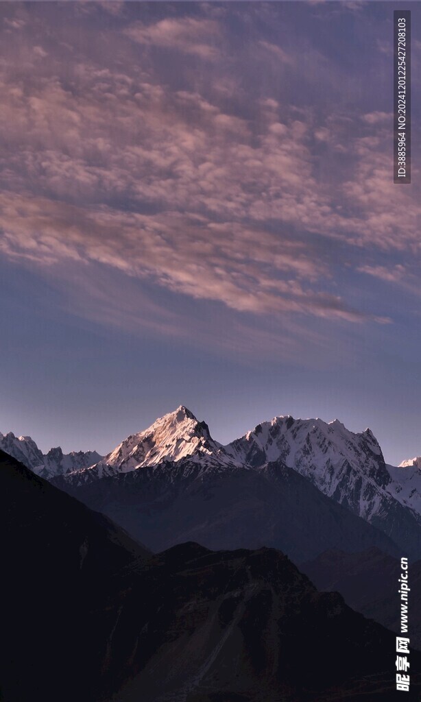 高山雪景图片