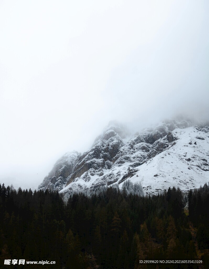 雪山  
