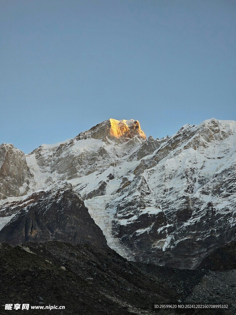 雪山  