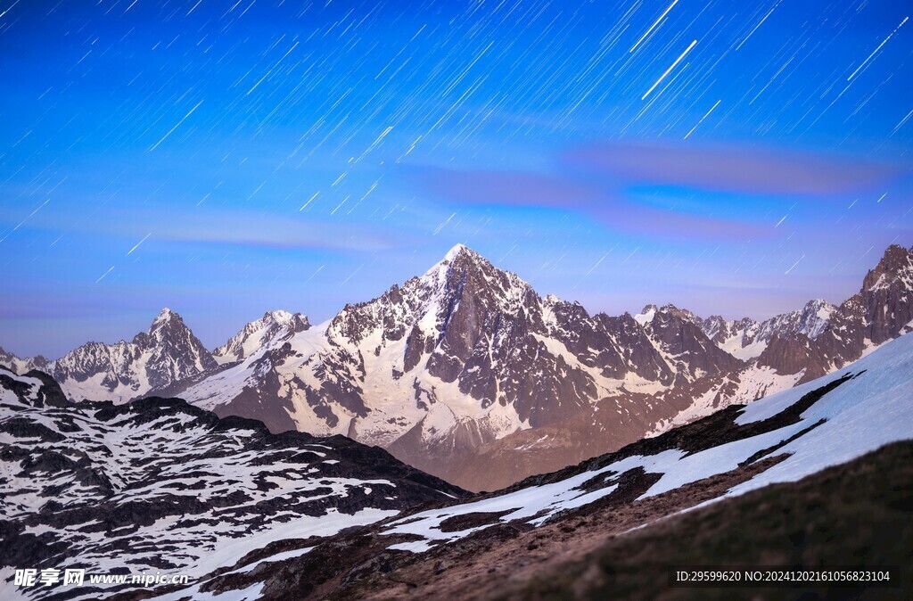 雪山  