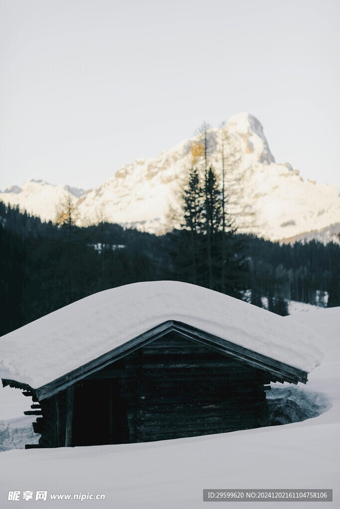 雪山  