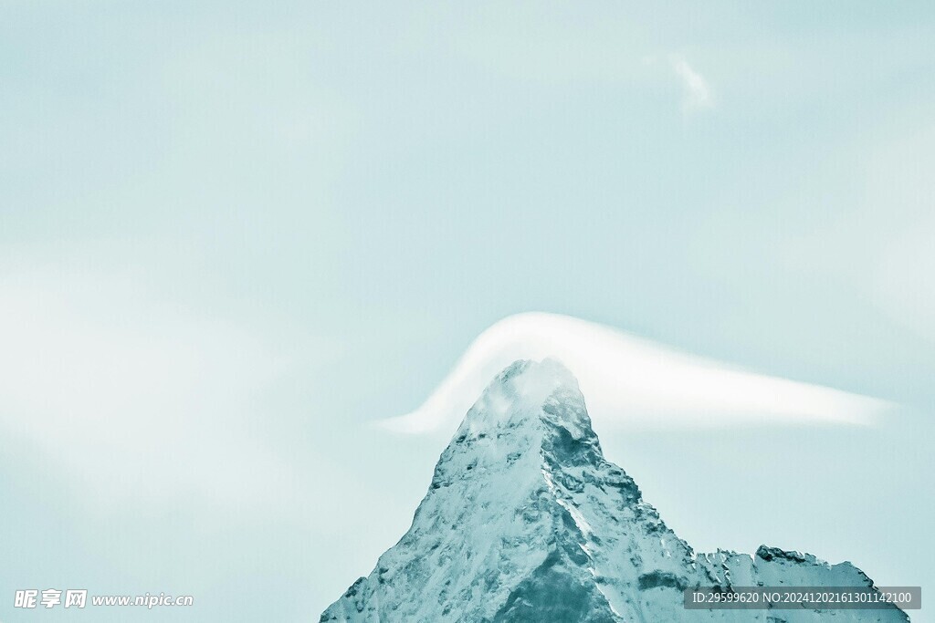 雪山  