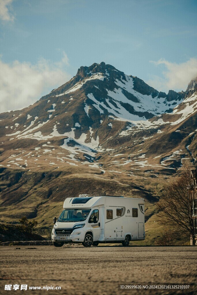 雪山  