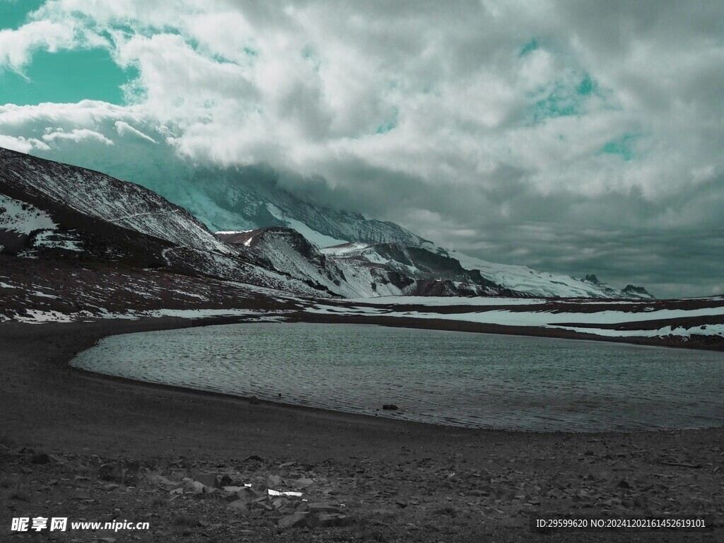 雪山  