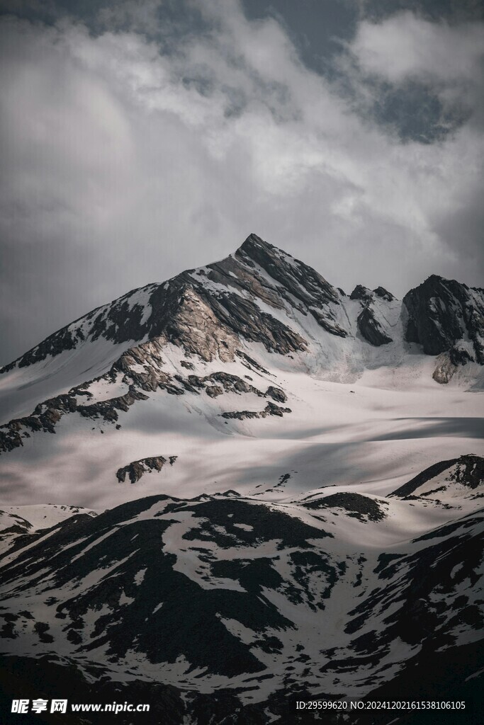 雪山  