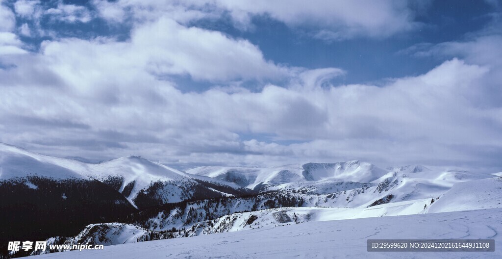雪山  