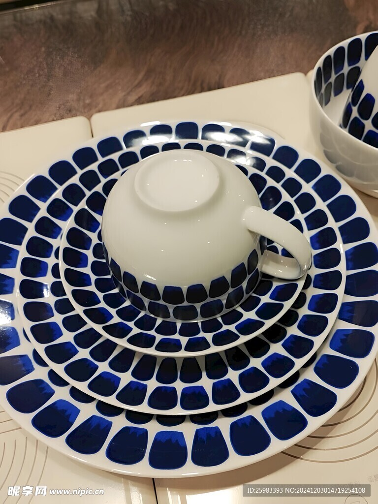 现代餐具