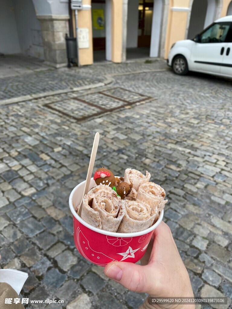 冰淇淋  