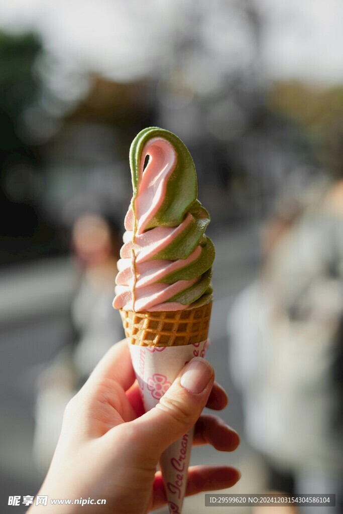 冰淇淋  