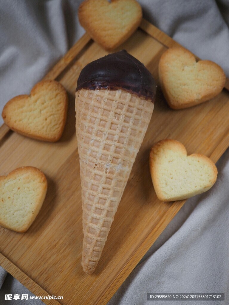 冰淇淋  