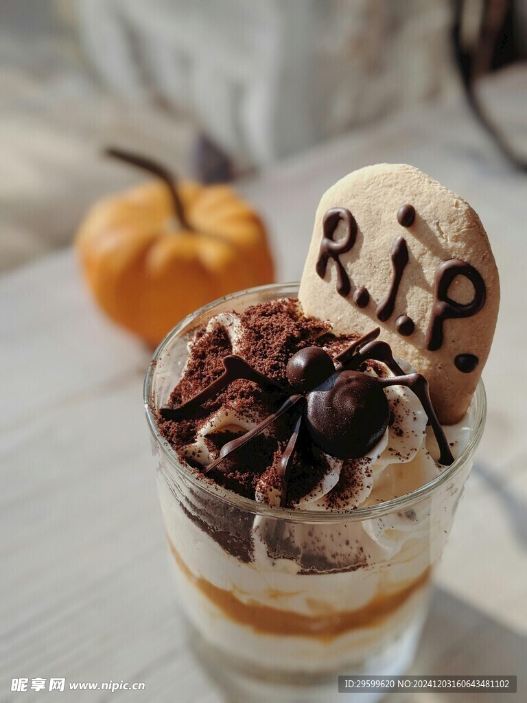 冰淇淋  