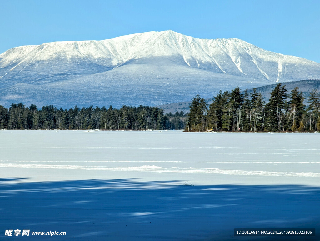 寒冬雪地树林山川