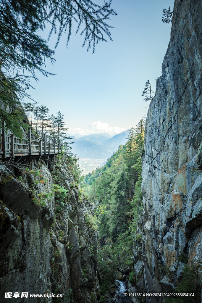 高山悬崖峭壁