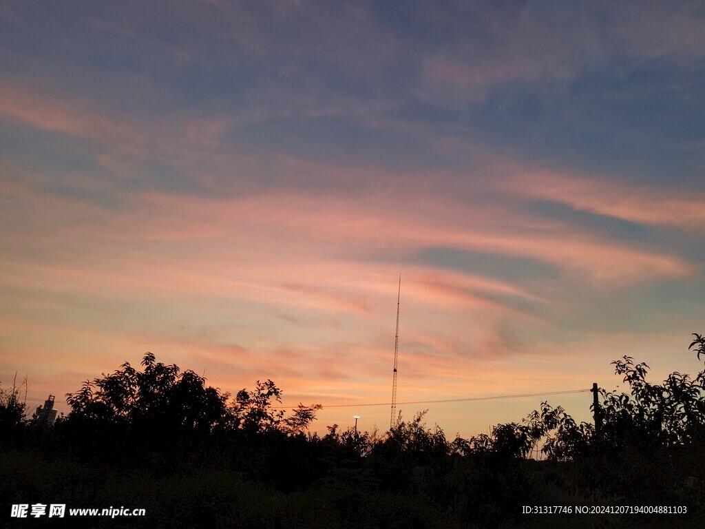 晚霞与天空