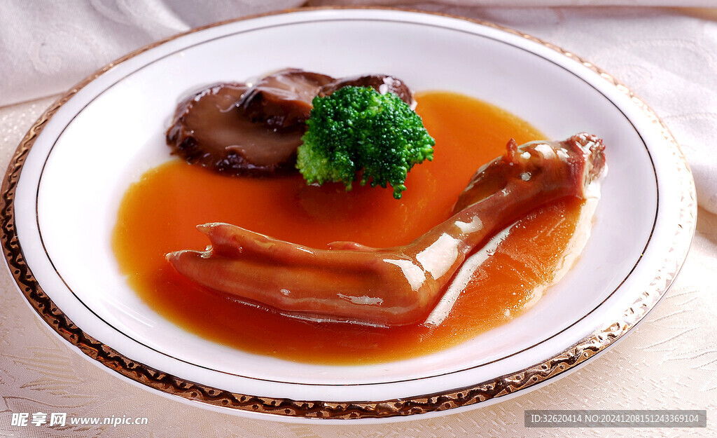 鲍汁扣鹅掌