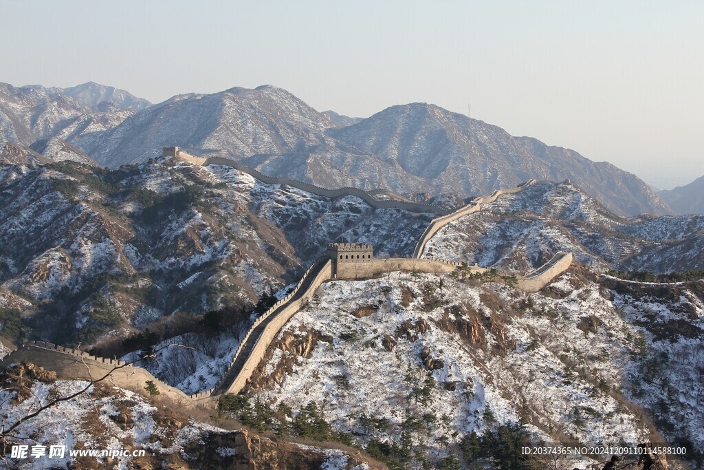 白雪覆盖的长城