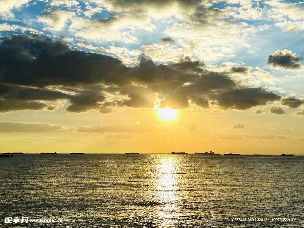 江边夕阳