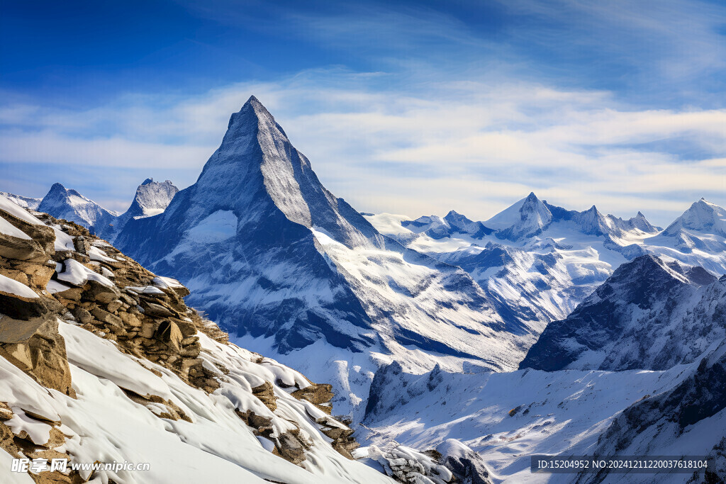 雪山顶上的奇峰