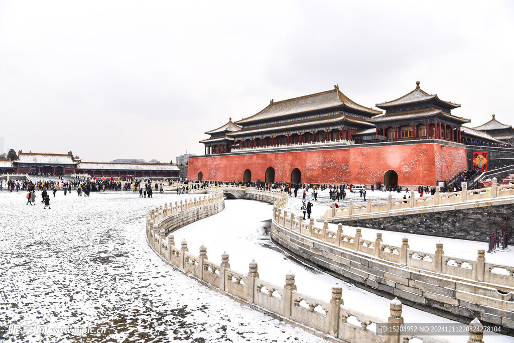 北京故宫博物院城门护城河雪景