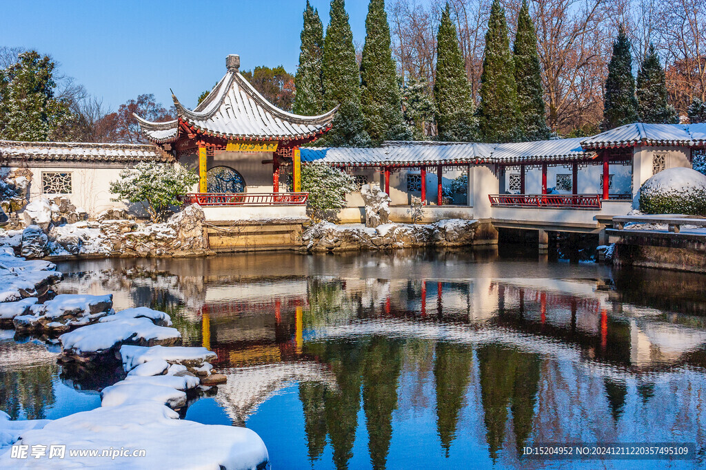 南京明孝陵红楼艺文苑雪景