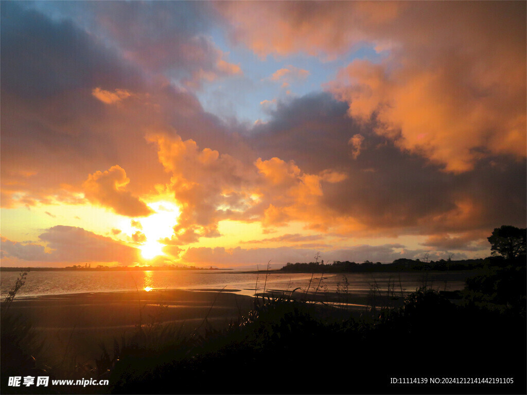 海滨夕阳风光