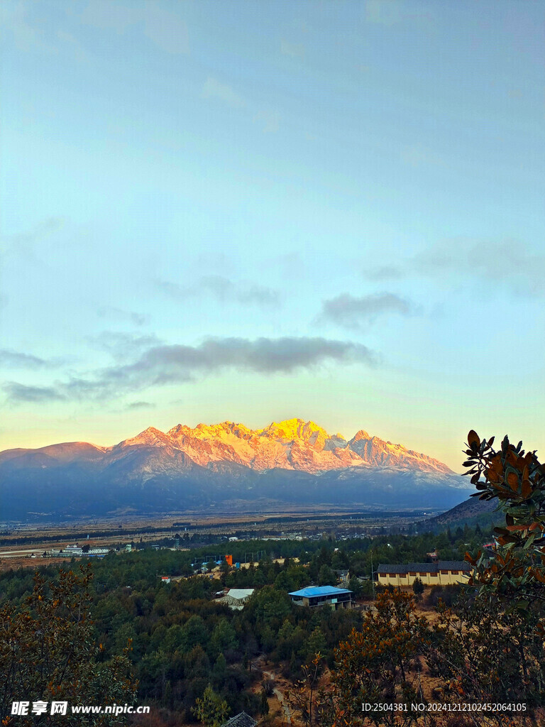 日照金山