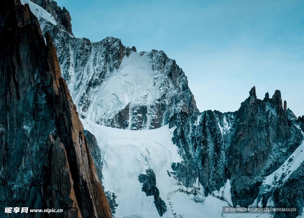 雪山  