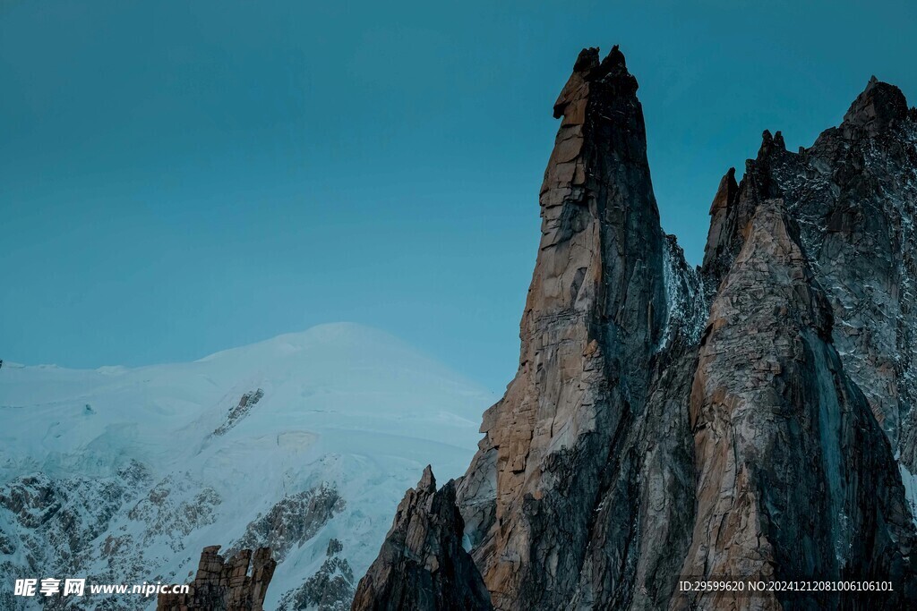 雪山  