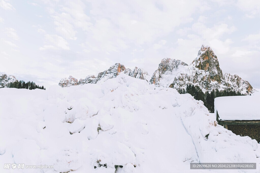 雪山  