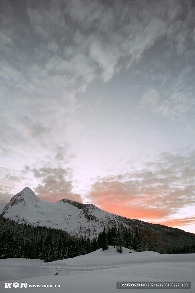 雪山  