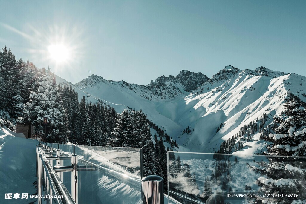 雪山  