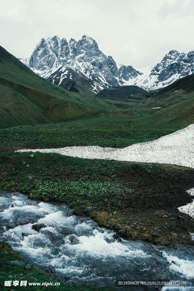 雪山  