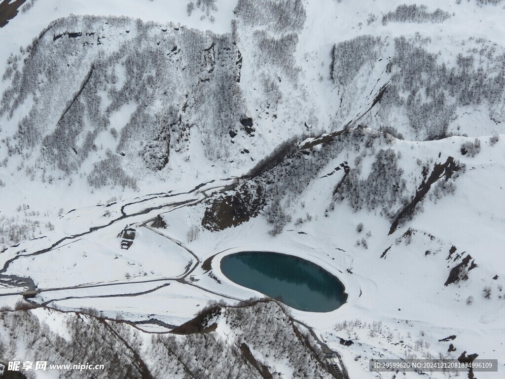 雪山  