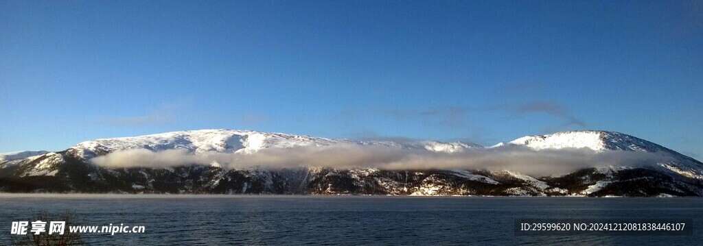 雪山  