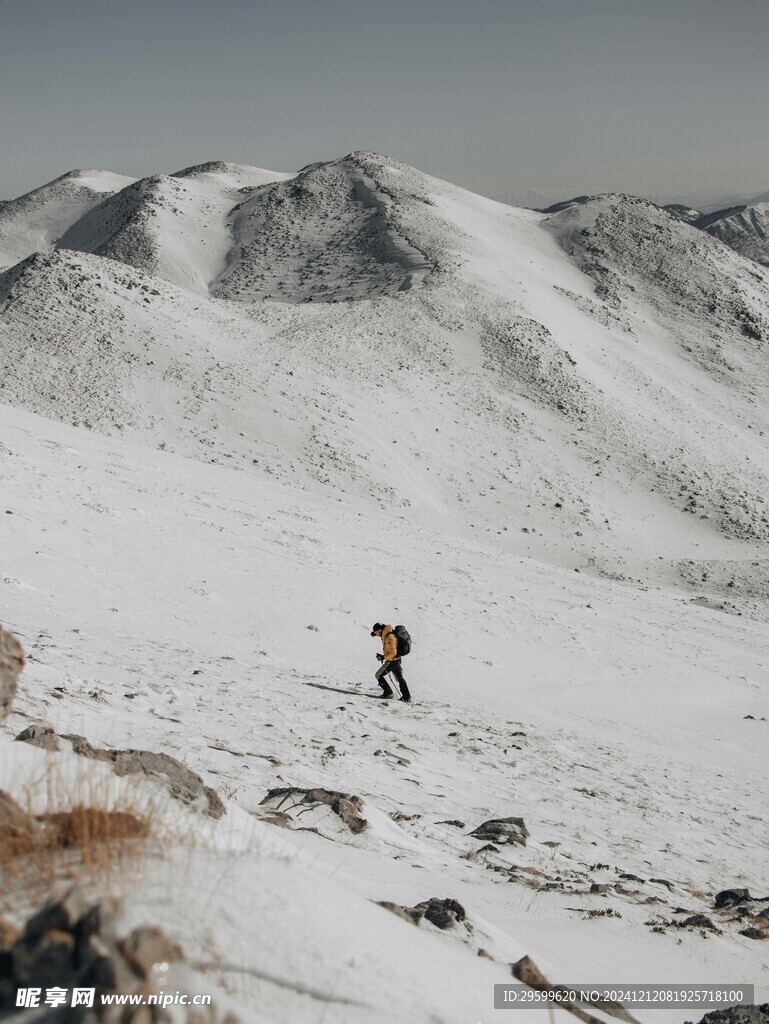 雪山  