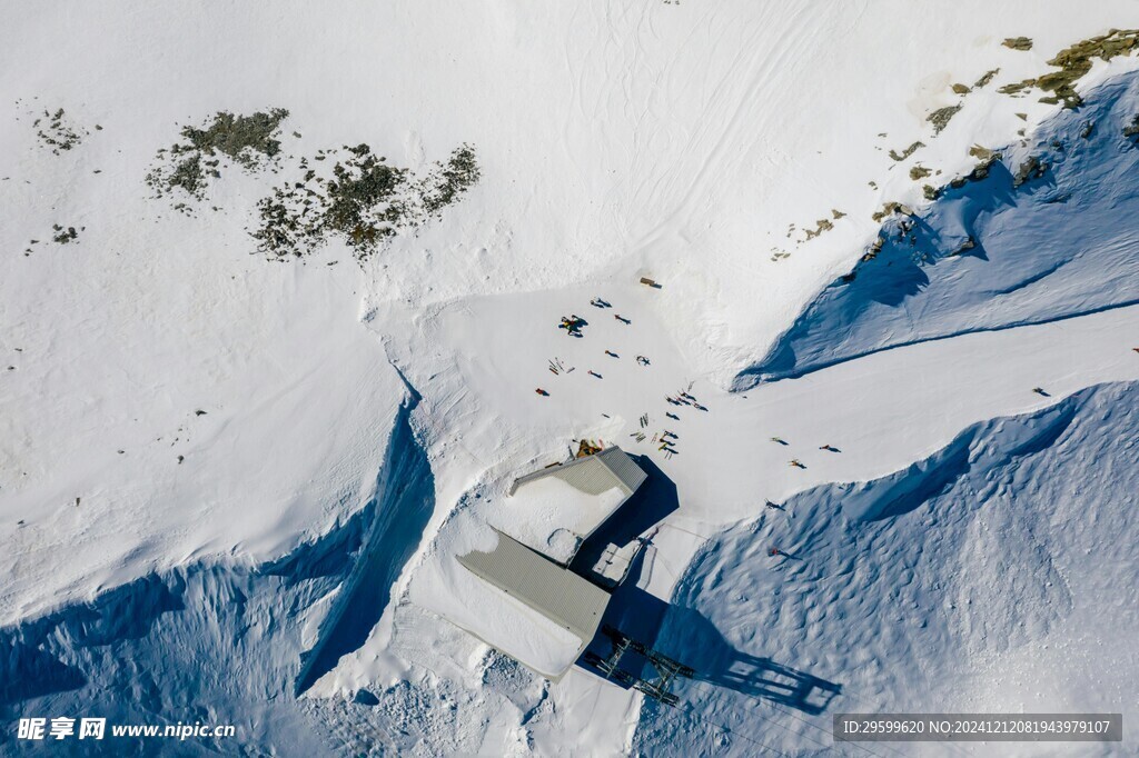 雪山  