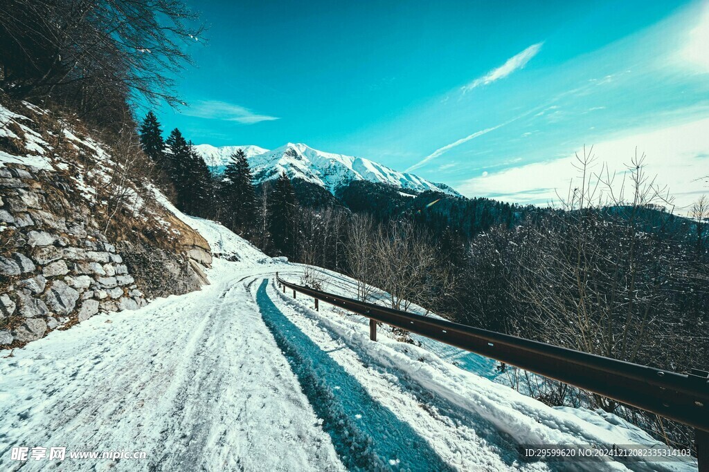 雪山  