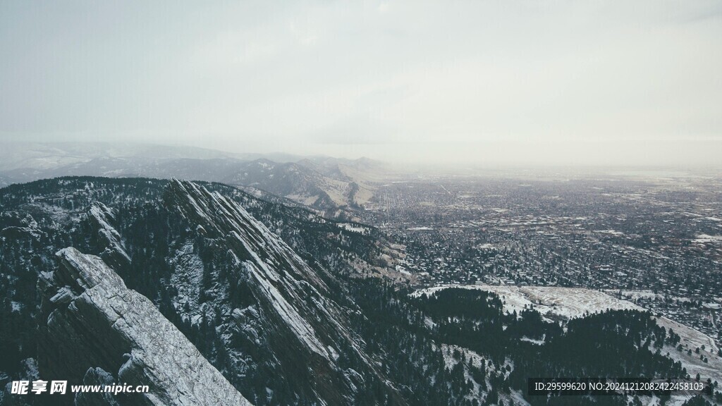 雪山  