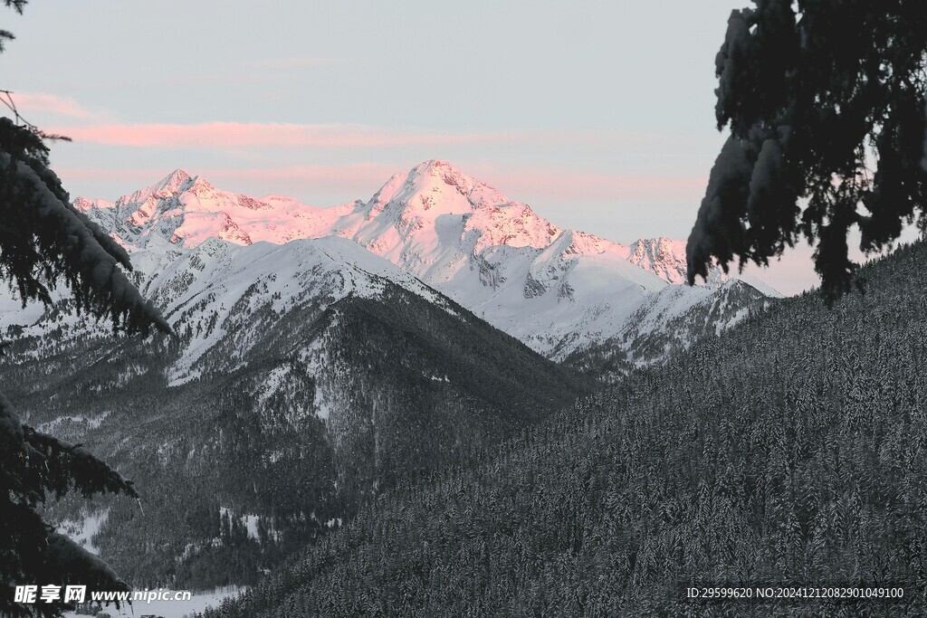 雪山  