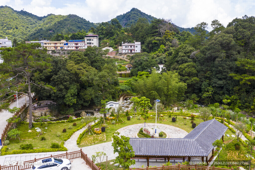 山青水秀好风光