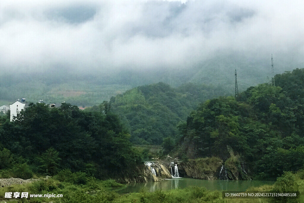 水墨山间