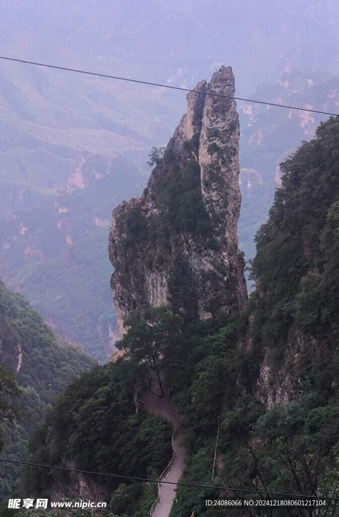 绵延高山峡谷