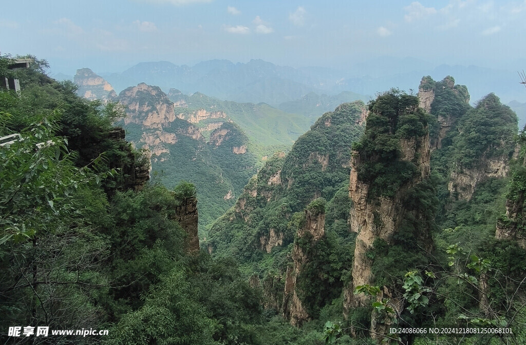 绵延山坡