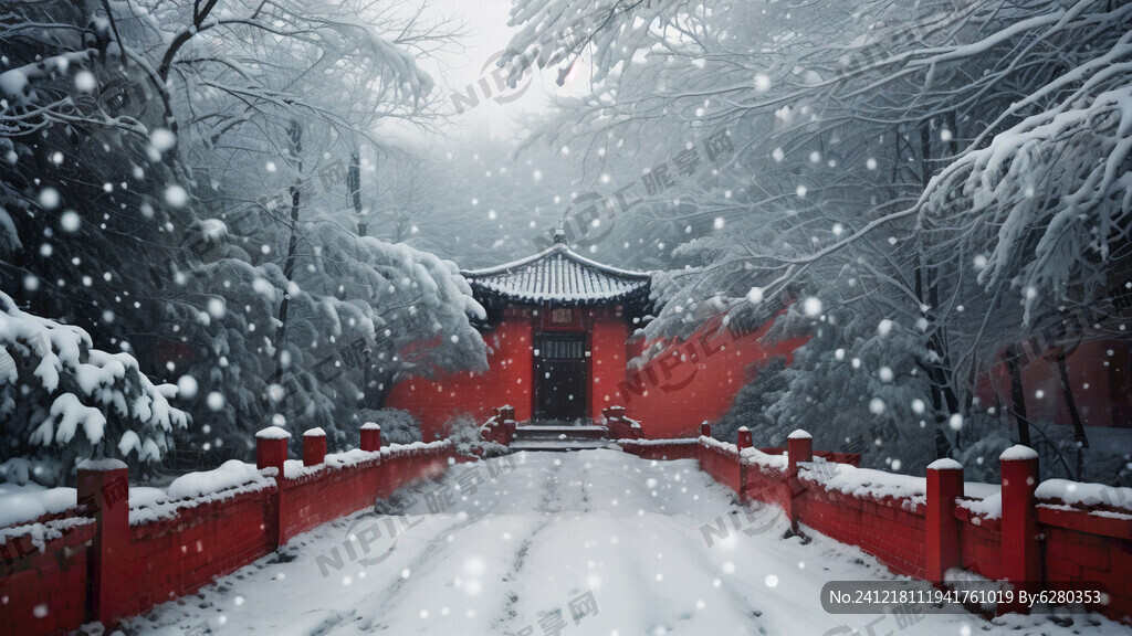 大雪纷飞 红色围墙下面铺满雪花